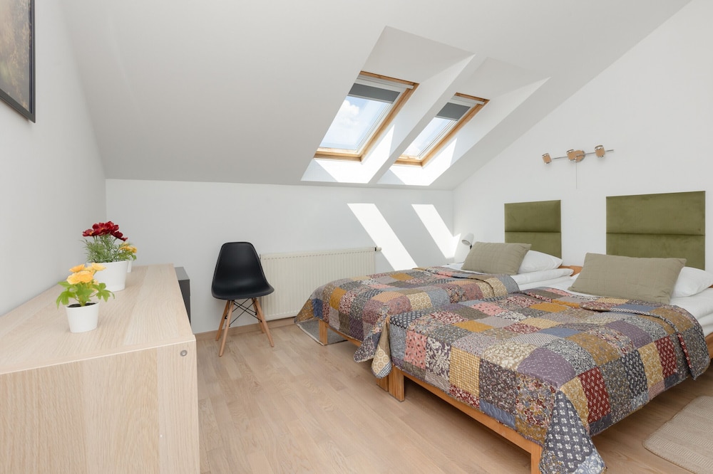 Spacious 3 Bedroom Apartment by Renters view 2