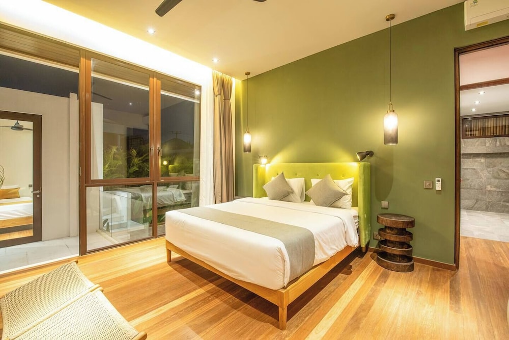 Modern 3BR Villa Enclosed Living