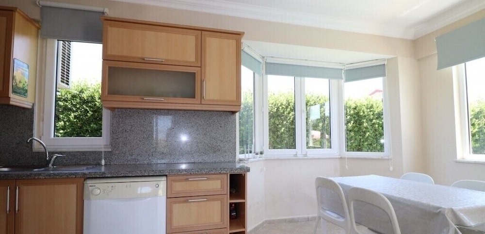 Villa TR07 by Joylettings view 5