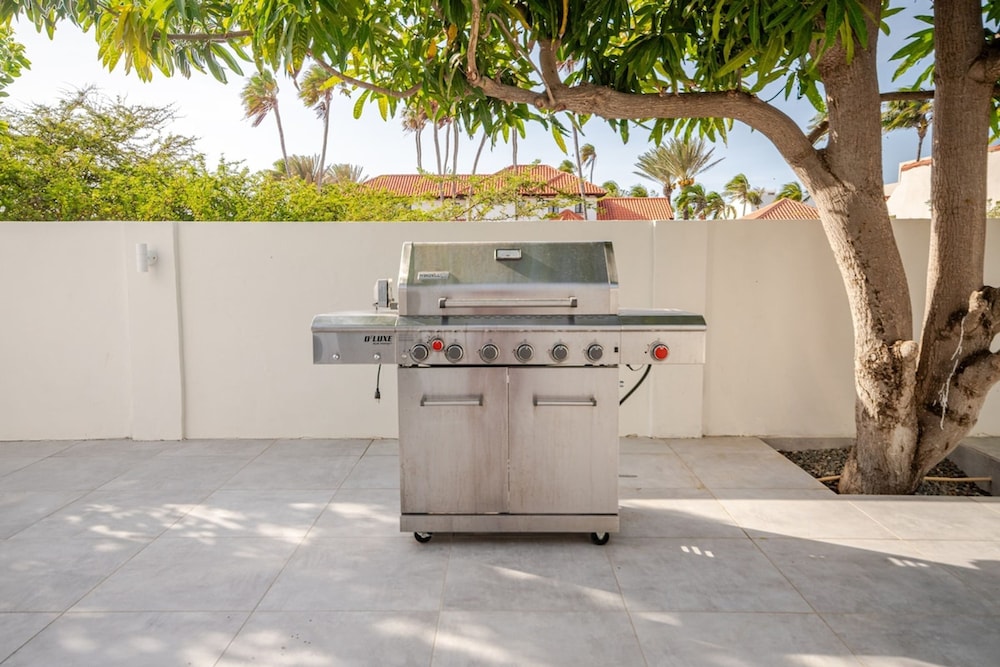 Modern Trestrapi Beach Villa 8 bed 8 Bath 2 Pools