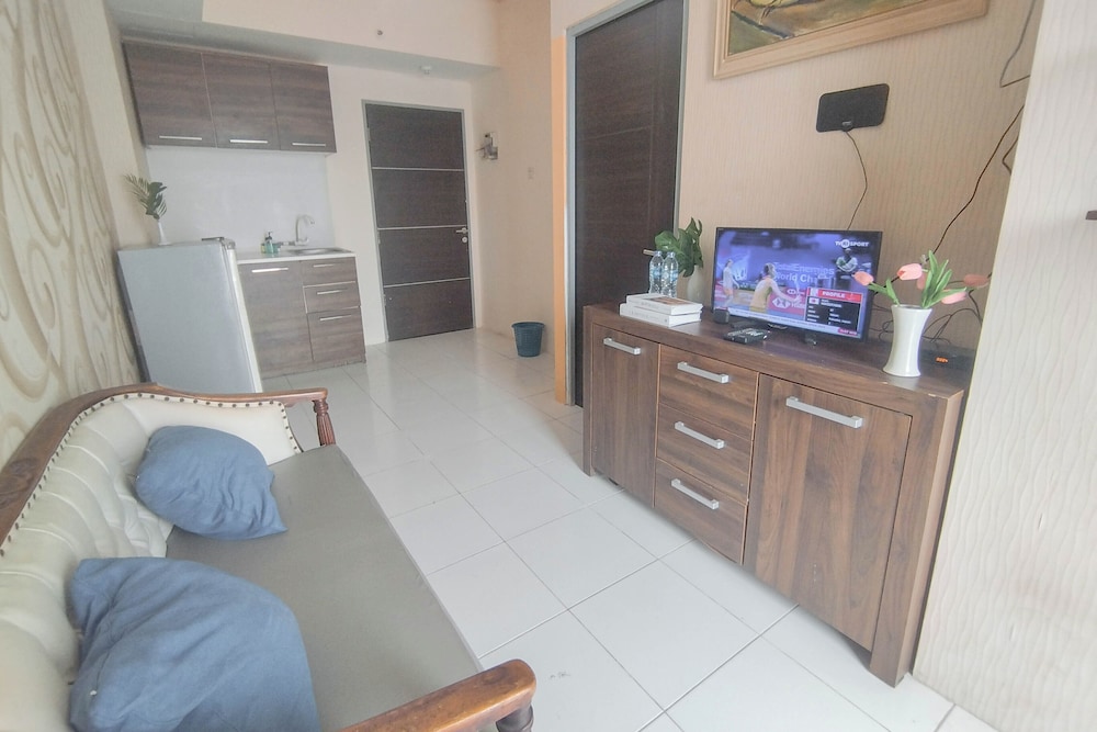 Brown Accent 1Br At Tamansari Prospero Sidoarjo Apartment