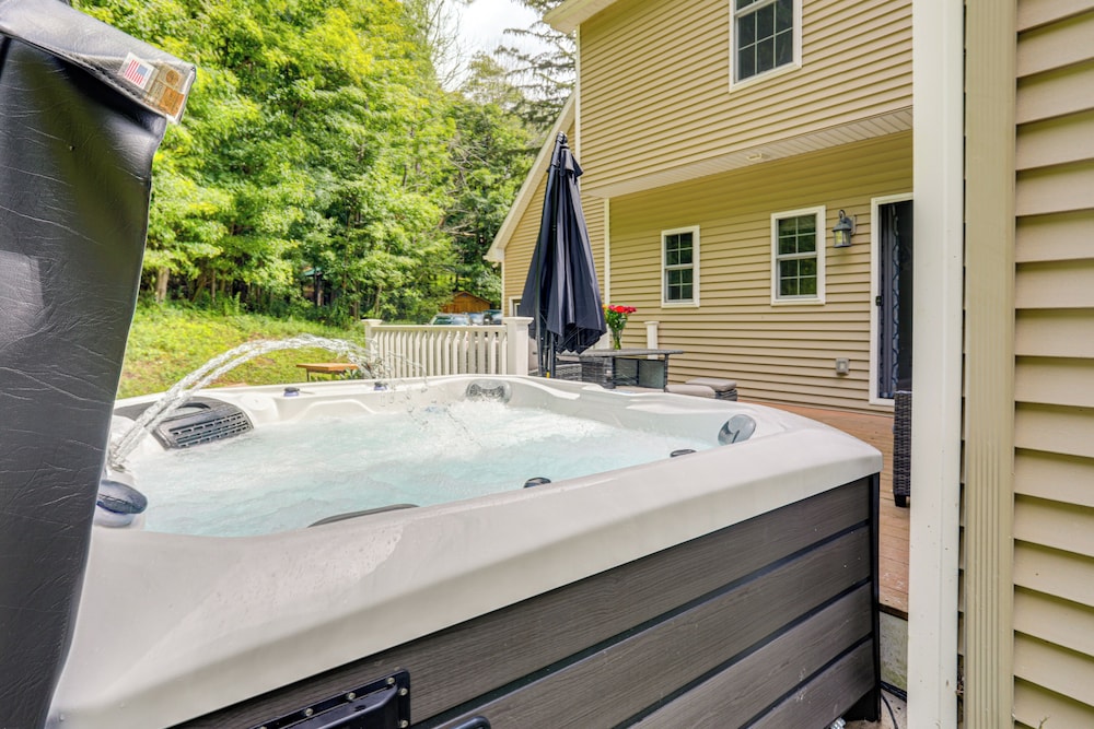 Game Room & Hot Tub: Big Fun in Ellicottville