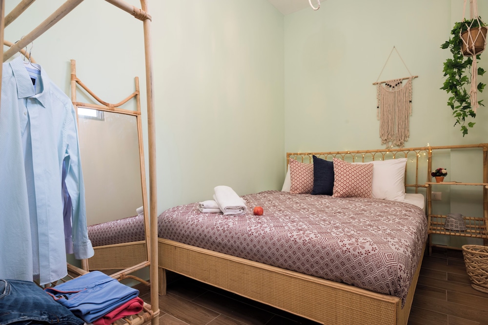 Boho-Chic Cozy 2BR - Apt & Balcony in Mar Mikhael