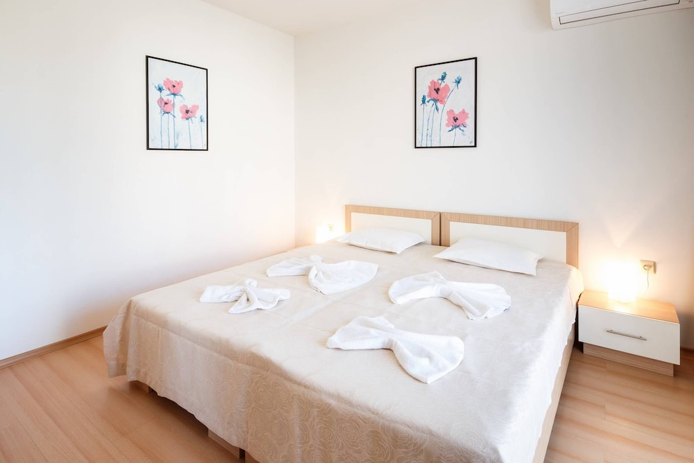 Seaside 1 BR Apartment With Balcony, up to 4 Pax view 2
