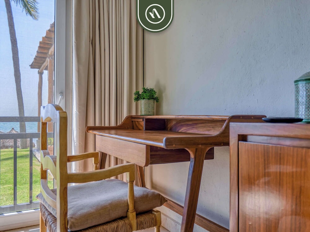 Oceanview 4 BR Condo - Pool - Beach - Terrace