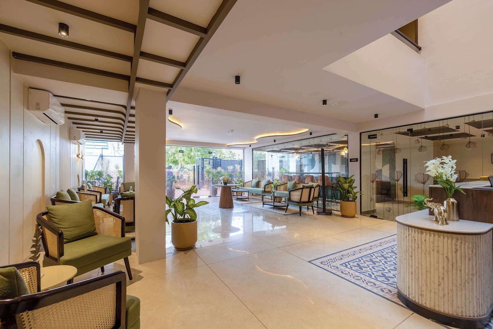 Saltstayz Premier - Sector 50 & Golf Course Ext Road