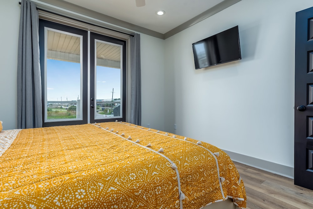 Sandy Clam Iii - 2020 Bienville 6 Bedroom Home by RedAwning view 2