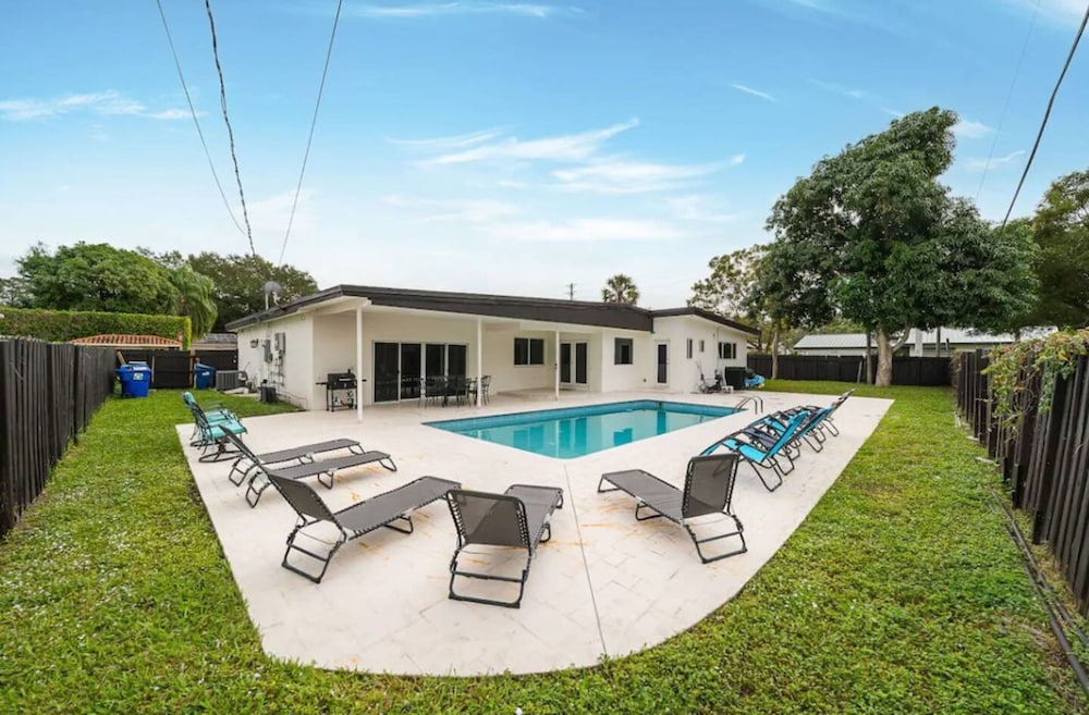 Elegant Home With Heated Pool