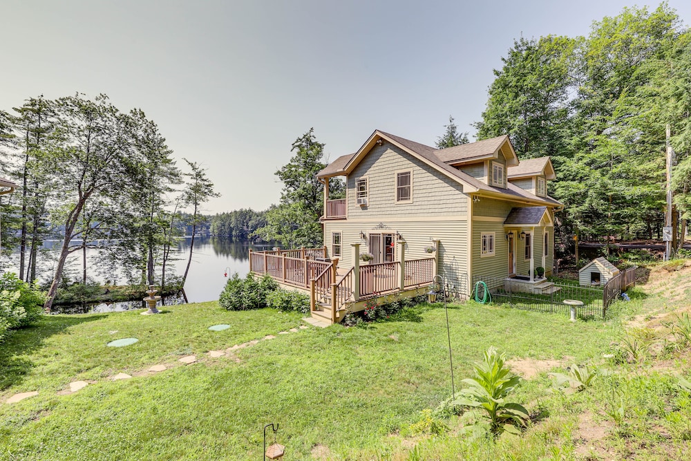Lakefront Orange Vacation Rental - Pet Friendly!