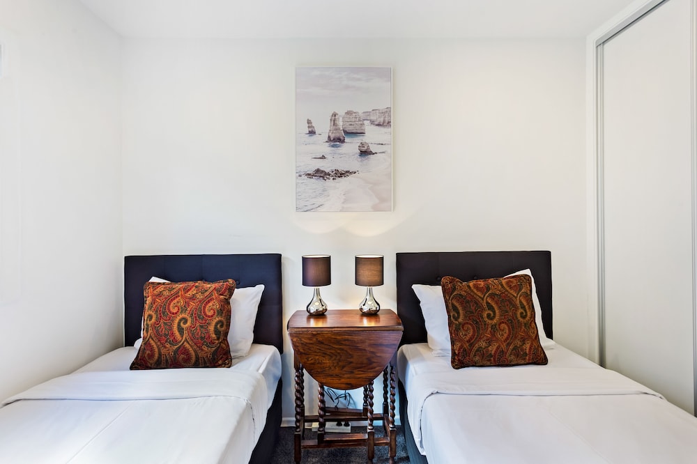 The Perfect City Pad - WiFi - Netflix view 3