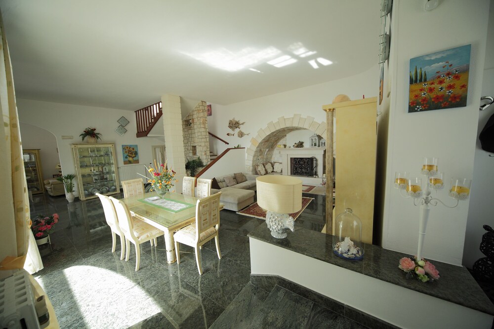 Villa Degli Dei