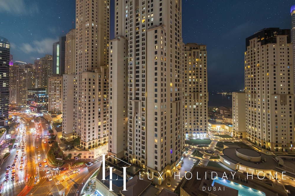 LUX LIV Contemporary Marina Suite 2