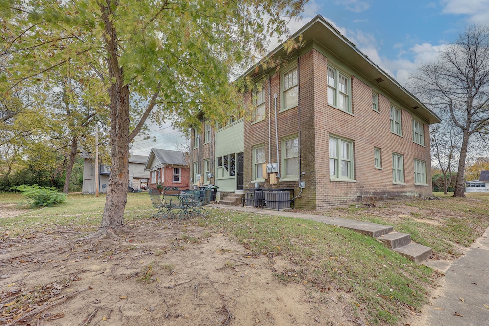 1 Mi to Dtwn! Convenient Texarkana Condo