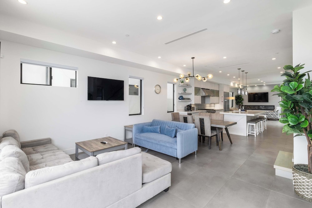 @ Marbella Lane - Luxi 4BR Haven w/ Skyscape Views