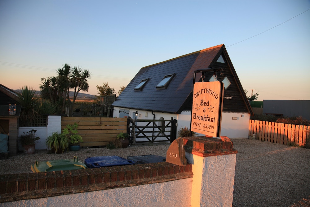 Hotel Driftwood Beach House