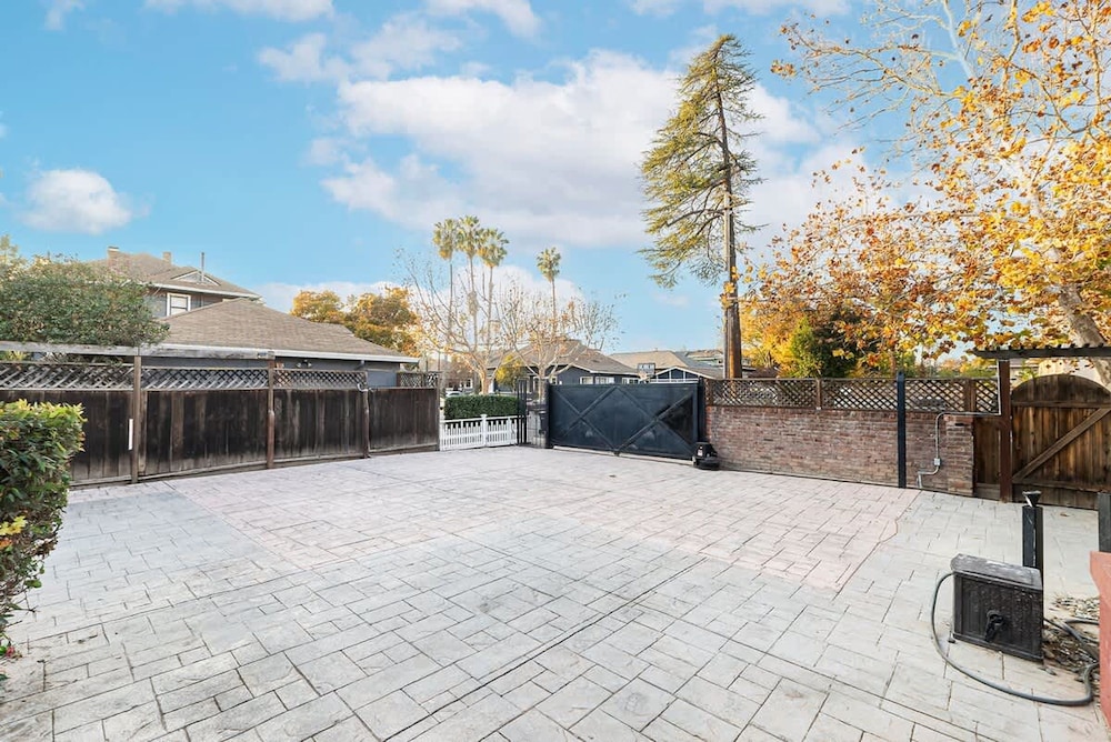 Stunning Roman Design 7bed5bath in Heart San Jose