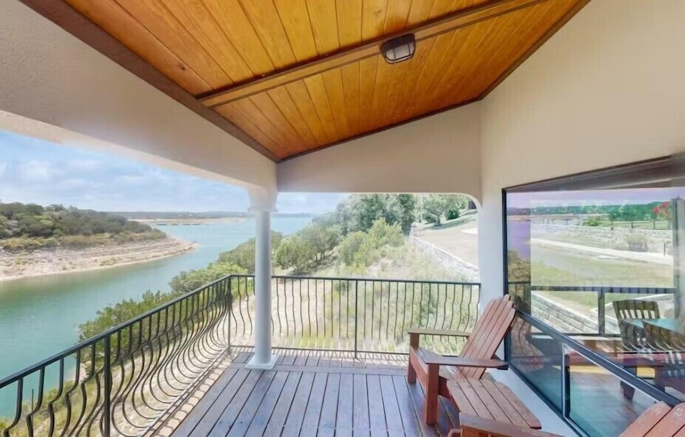 Shiraz Haus - Unit B