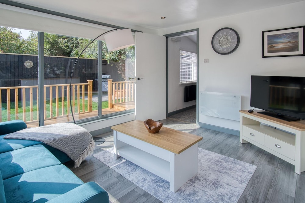 Cedars Lodge - Hot Tub - Penally - Tenby