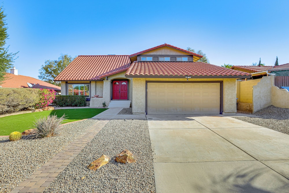Hike, Golf & Explore: Large Phoenix Home w/ Grill