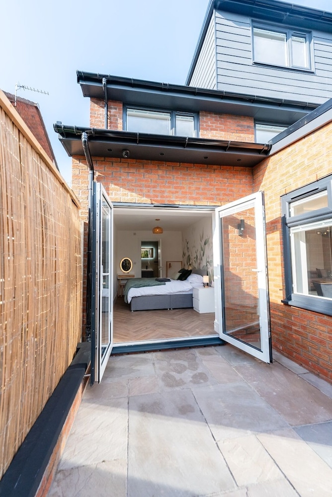 Luxury 8 Bed Home Manchester
