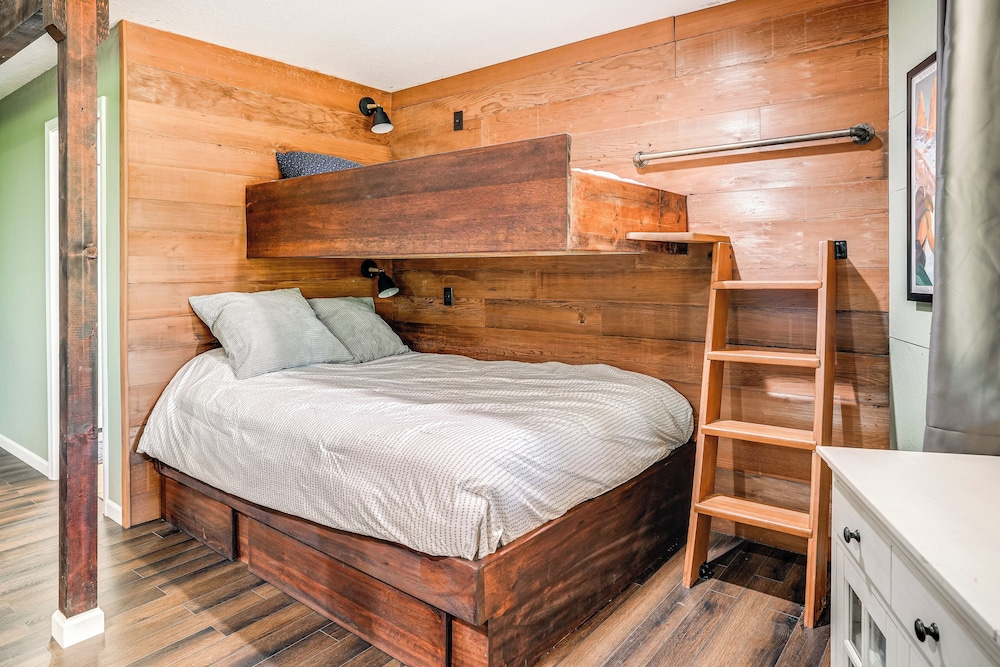 Cabin Getaway Near Big Trees Park: Game Room, Deck