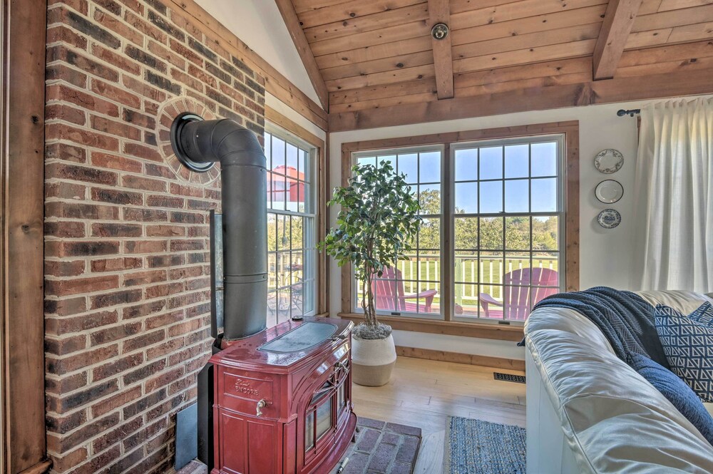 Lovettsville Cottage in Heart of Wine Country - Property Image 11