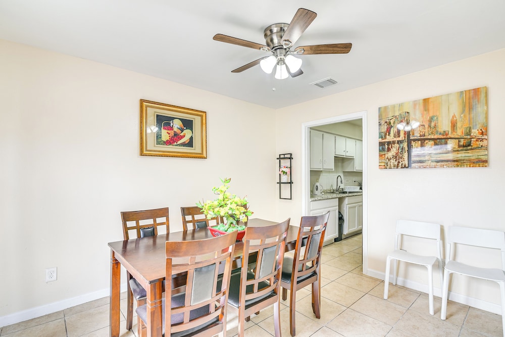 2 Mi to Chinatown: Pet-friendly Houston Home