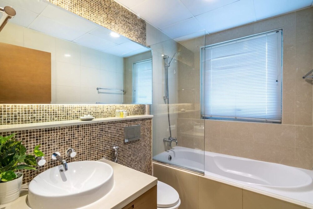 Silkhaus Brand New Modern Tower 1BR Downtown