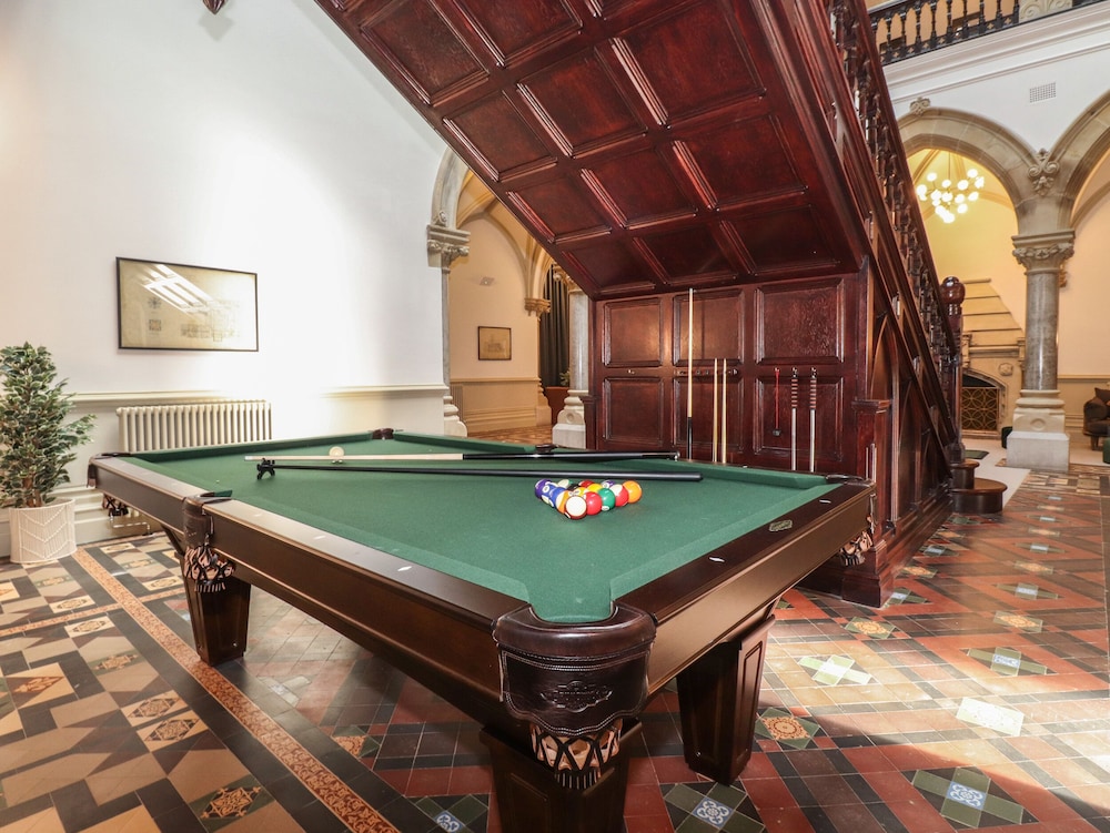 The Theobold Suite Stone Cross Mansion
