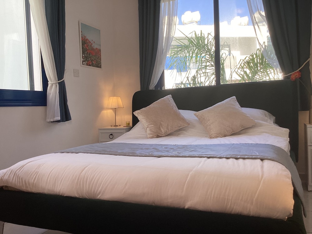 Paphos Pool View Apartment