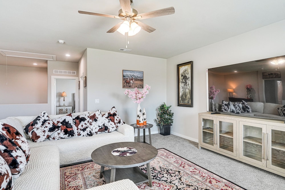 Spacious Family Home w/ Office in Midland-odessa!