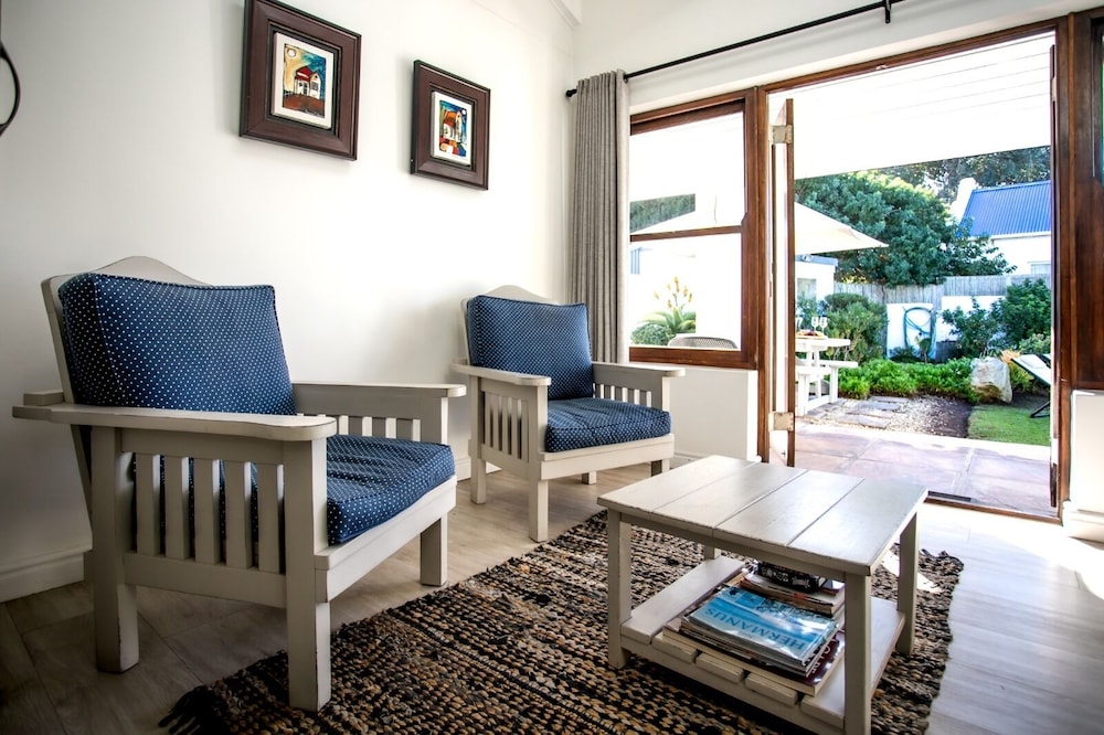 Sixteen Guest House on Main