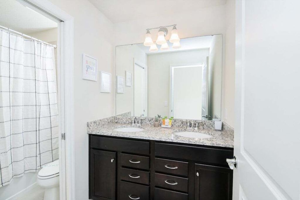 Elegant 5-bedroom Villa w Private Pool Near Disney