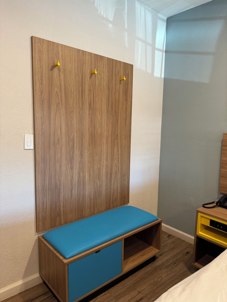 Days Inn by Wyndham Bakersfield
