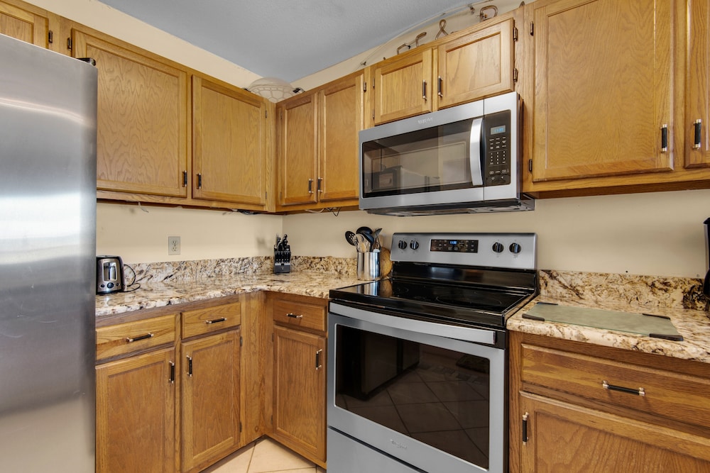 Pelican Point 2 Bedroom Townhouse by RedAwning