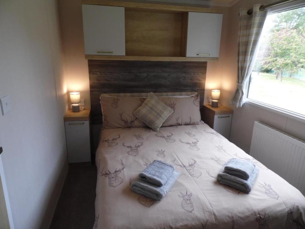 Lovely 2-bedroom Lodge set in Beautiful Norfolk view 2