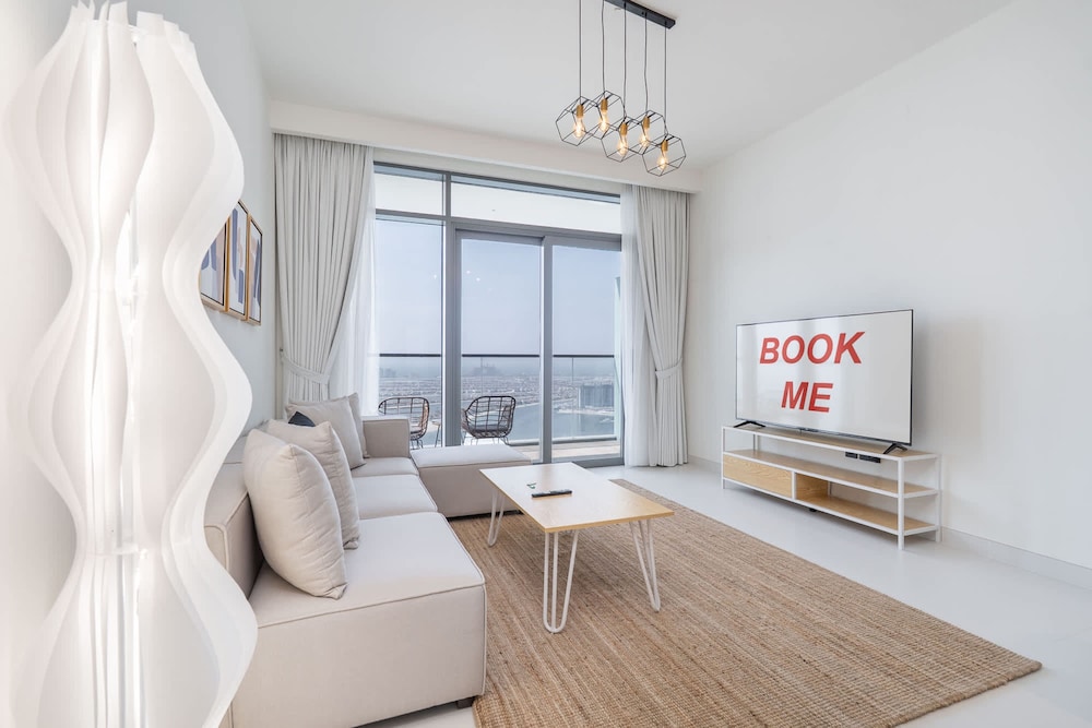 1 Bedroom in Marina Vista With Gorgeous Palm Views