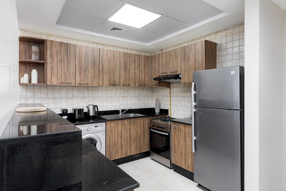 Maison Privee - Comfortable Downtown Apartment w/ City Skyline Vws
