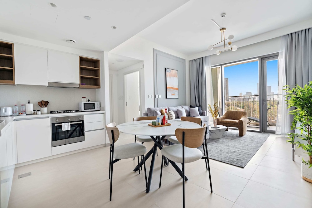 Silkhaus Furnished 1bdr in New Tower Pool Gym