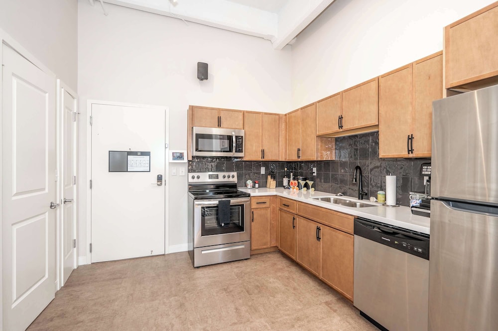 The 333 Suites For 24 Guests