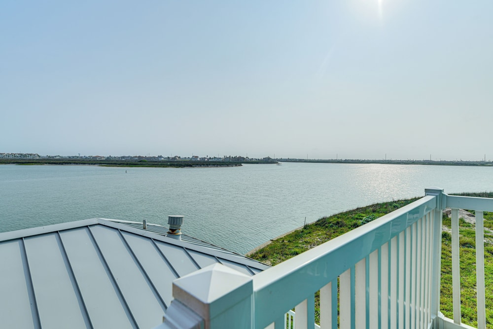 Walk to Beaches: Padre Island Escape w/ Dock