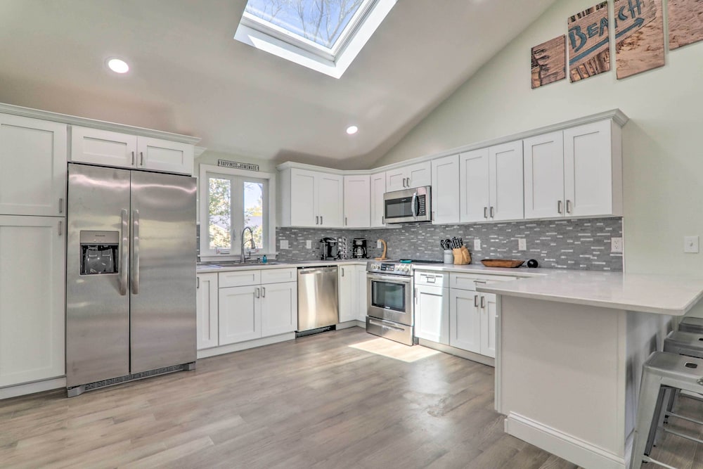 Bike to Beach: Centerville Home w/ Deck!