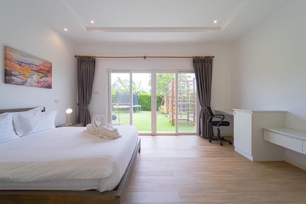 TropicalFamilyVilla w Pool&Garden ML103