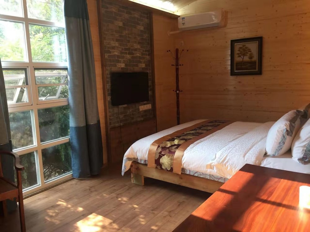 Hongdouchan Wooden House view 2