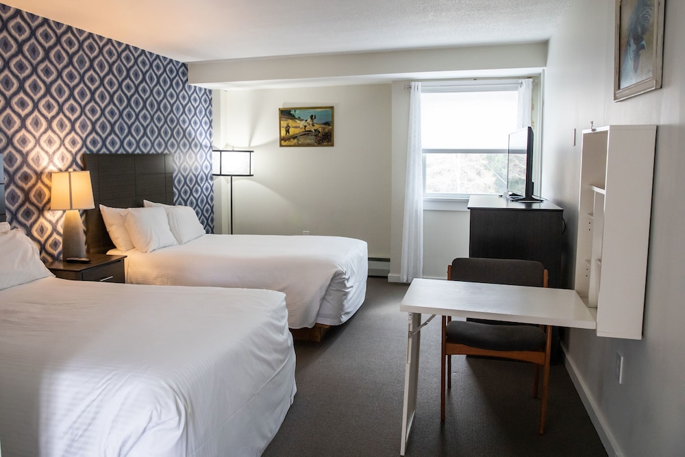 Clear River Inn