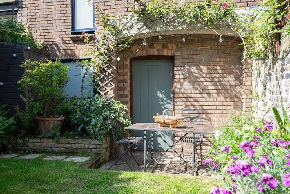 Bark Place III by Onefinestay