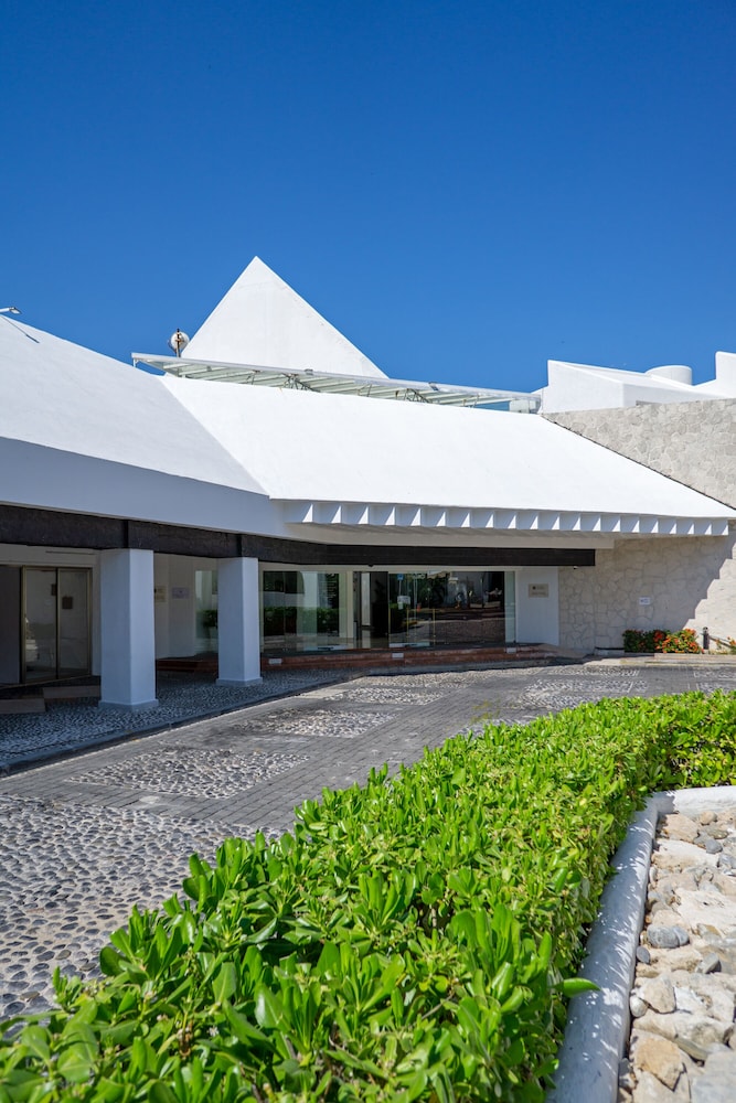 Sunset Marina Resort & Yacht Club