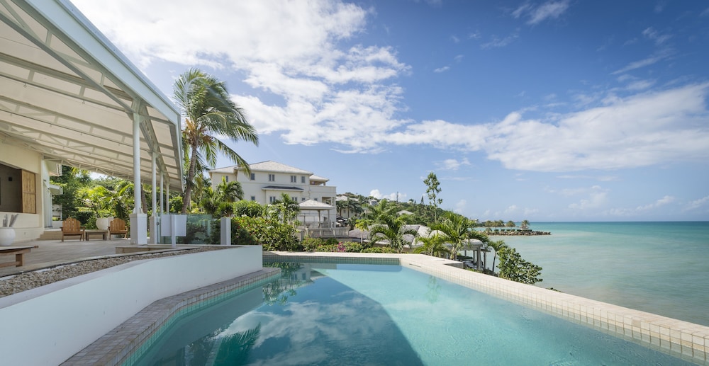 The Cove Suites at Blue Waters Resort and Spa - Property Image 61