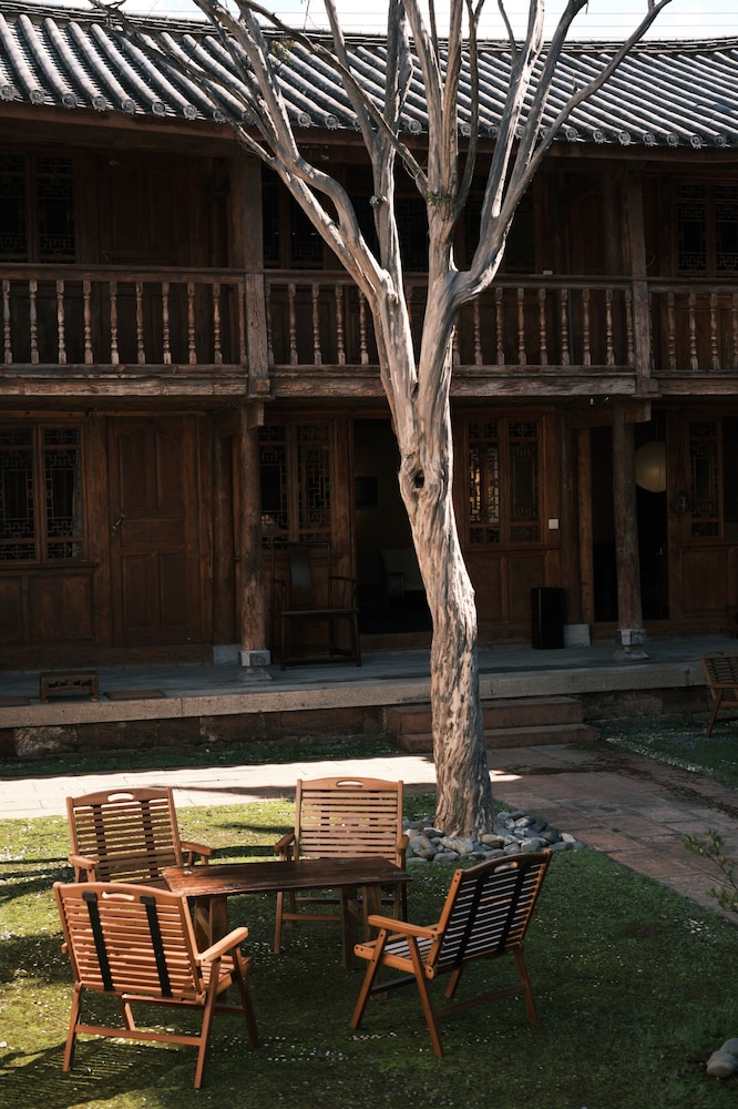 Shaxi Ancient Town Chang Le Li Chinese Courtyard Hotel