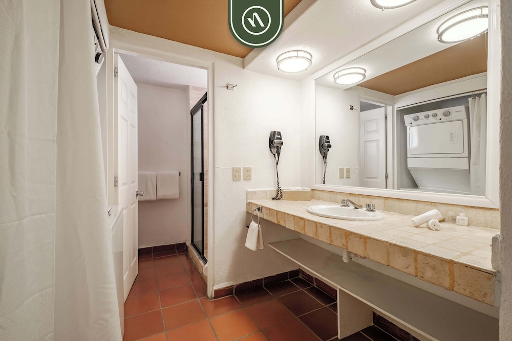 Amazing 1 BR Condo - Partial Oceanview - Pool